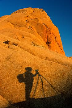 landmeter_in_woestijn